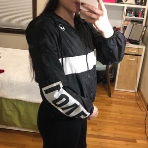 3️⃣✖️1️⃣5️⃣ Light Windbreaker size M